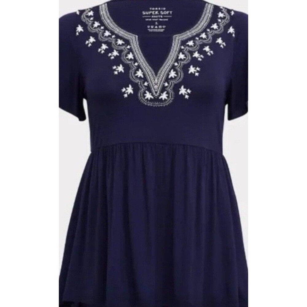 Torrid Navy Blue Design Trim V-Neck Short SL Baby Doll Womens Sz 2 Large Blouse